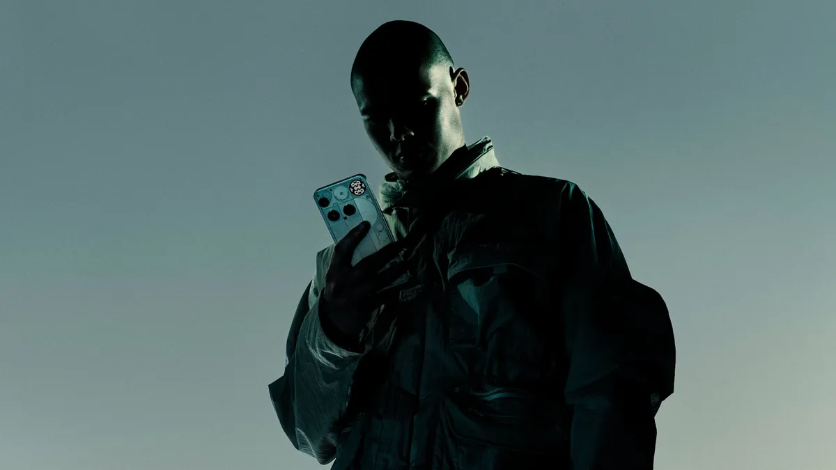 Nothing Phone 3 с прозрачен дизайн и Glyph Matrix