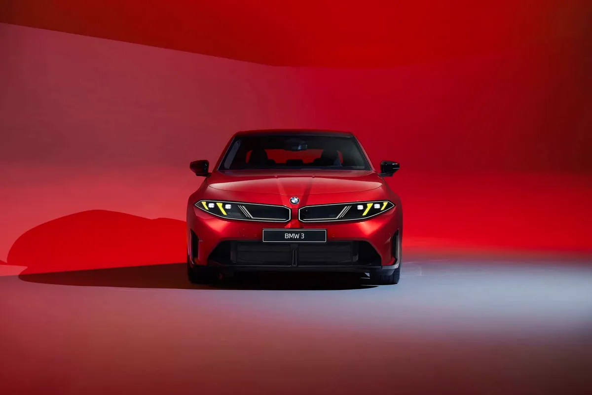 BMW M350 xDrive в цвят Fire Vegas Red