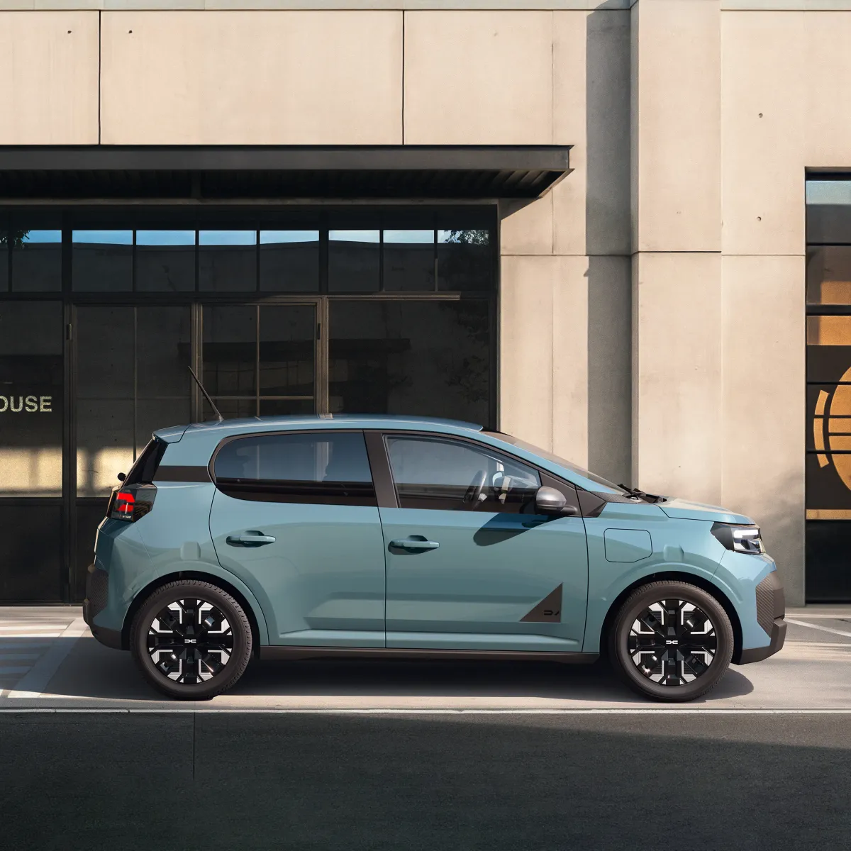 Новата Dacia Spring в профил