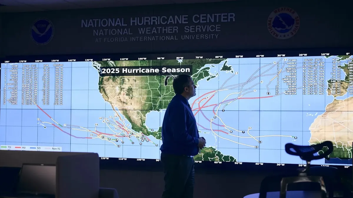 Прогнозна карта на циклон в интерфейса Weather Lab на Google