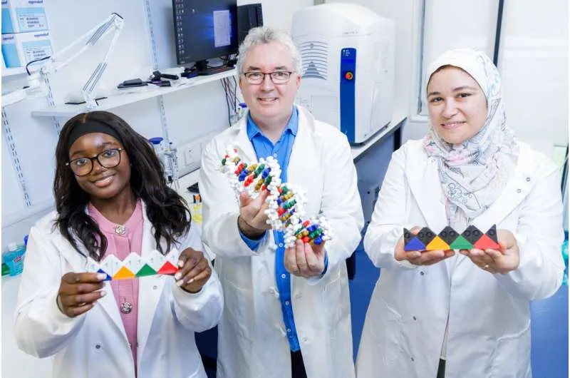 Част от екипа на Maynooth University зад ДНК компютъра