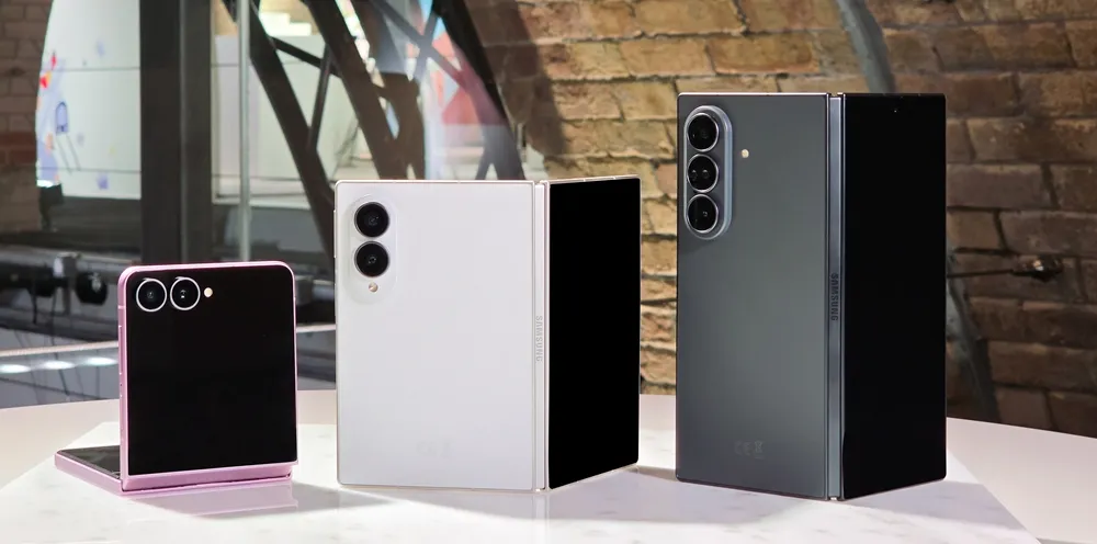 Galaxy Z Flip8, Galaxy Z Fold8 и Galaxy Z Fold8 Ultra един до друг