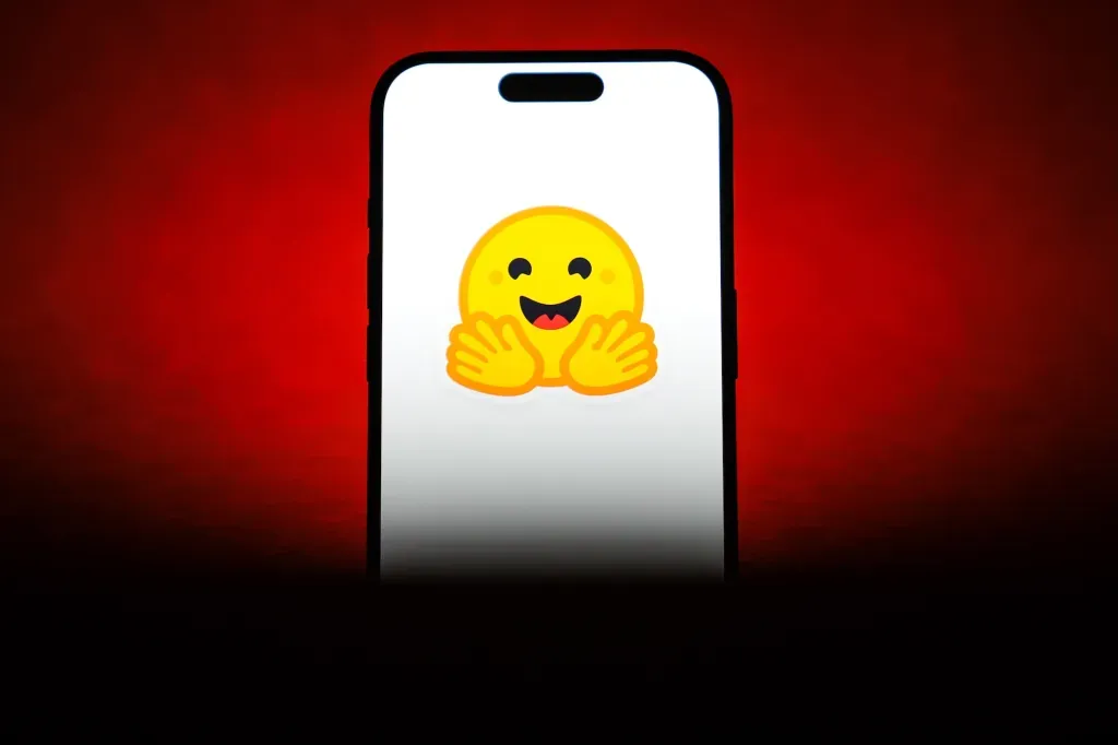Логото на Hugging Face на фона на код