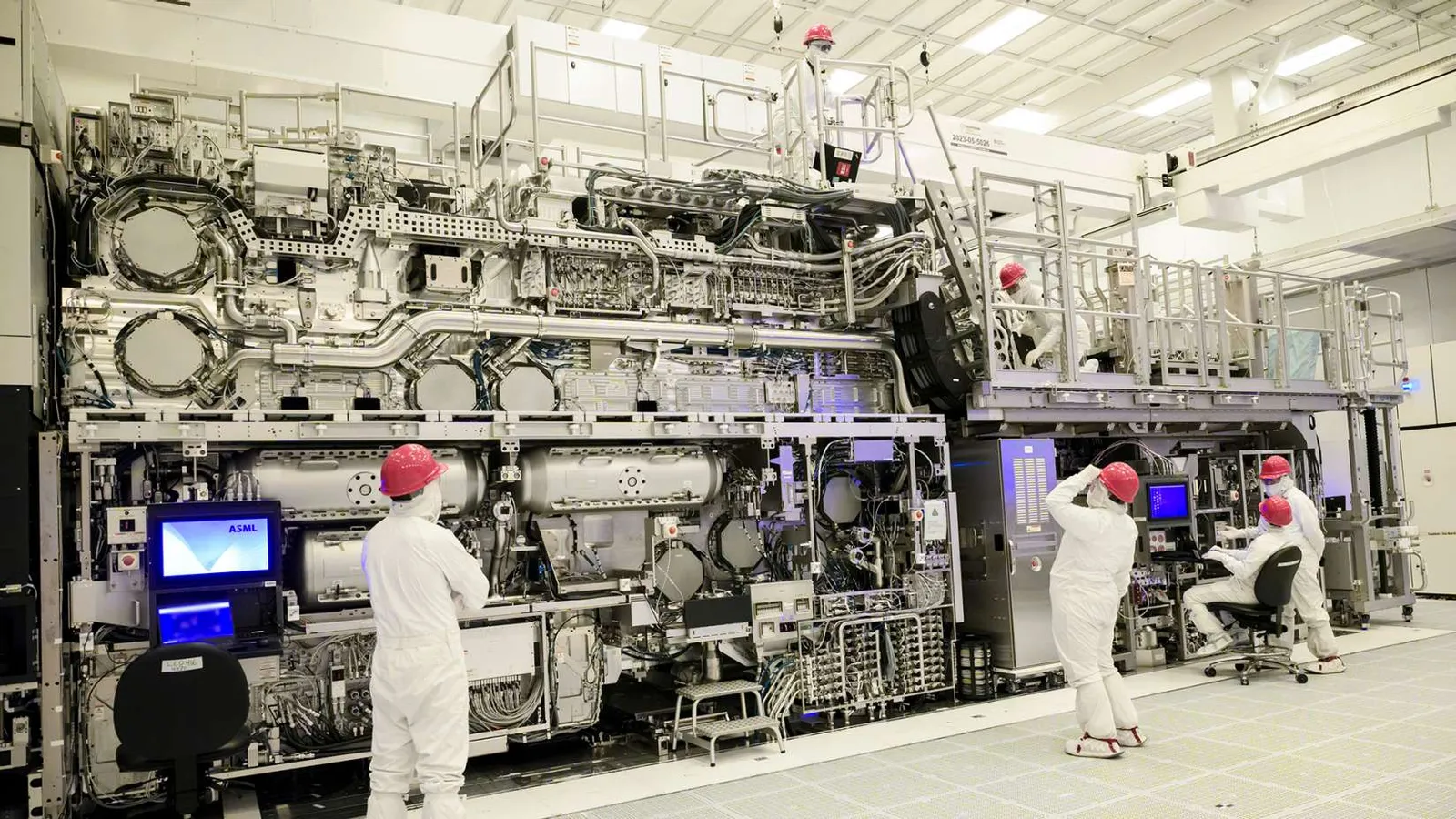 Intel мина 1 милион пластини с High-NA EUV