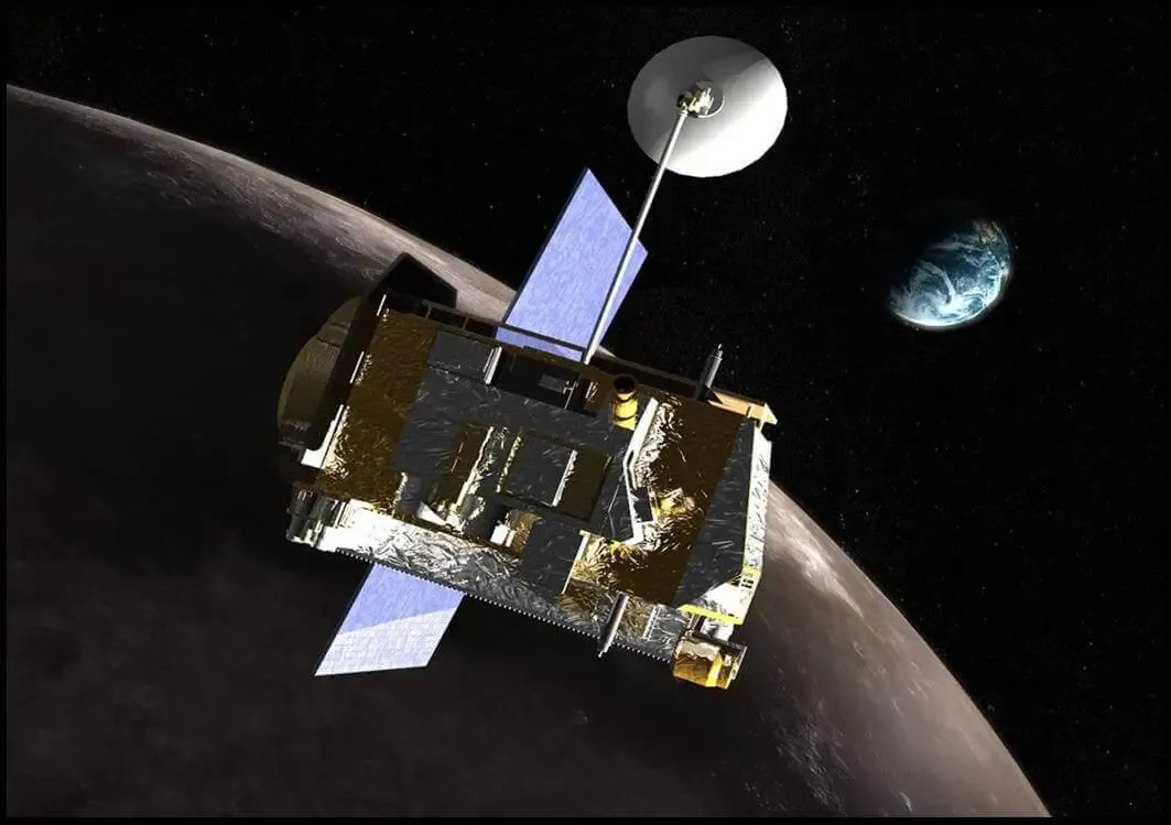 Художествена визуализация на апарата Lunar Reconnaissance Orbiter в орбита около Луната