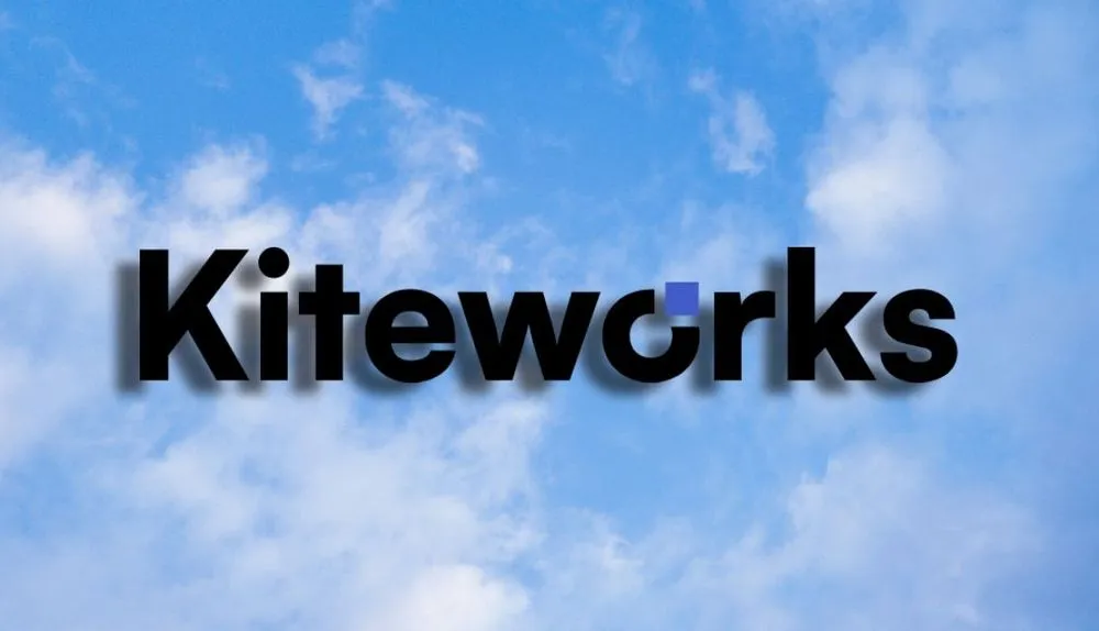 Логото на Kiteworks на фона на предупреждението за изключване