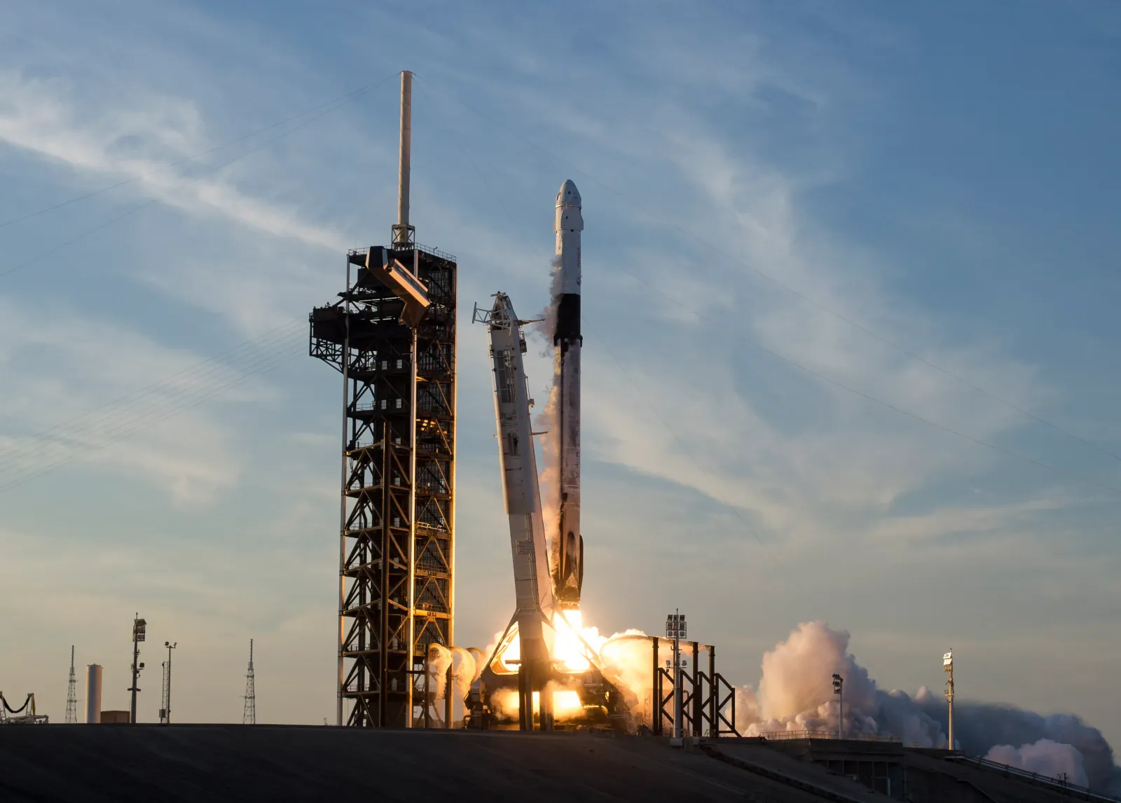NASA възложи още три полета на SpaceX за $946 млн.