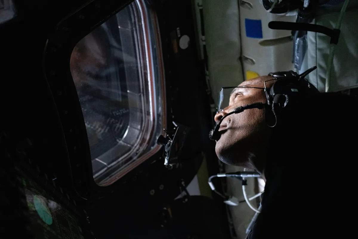 Луната, видяна от Orion по време на прелитането