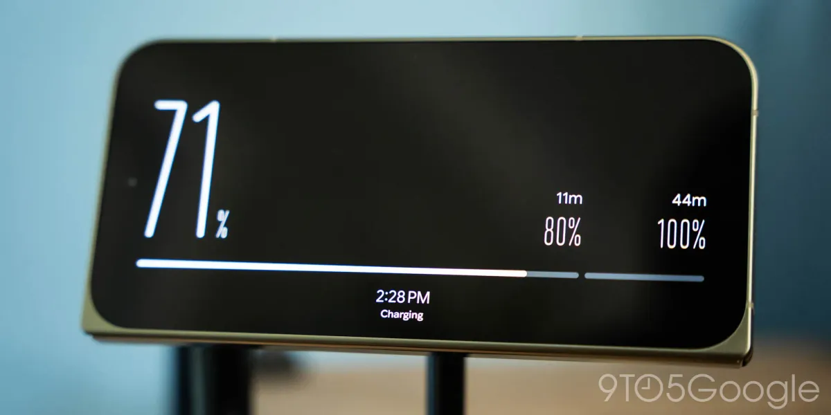 Новият скрийнсейвър Charge на Pixel 11 Pro Fold