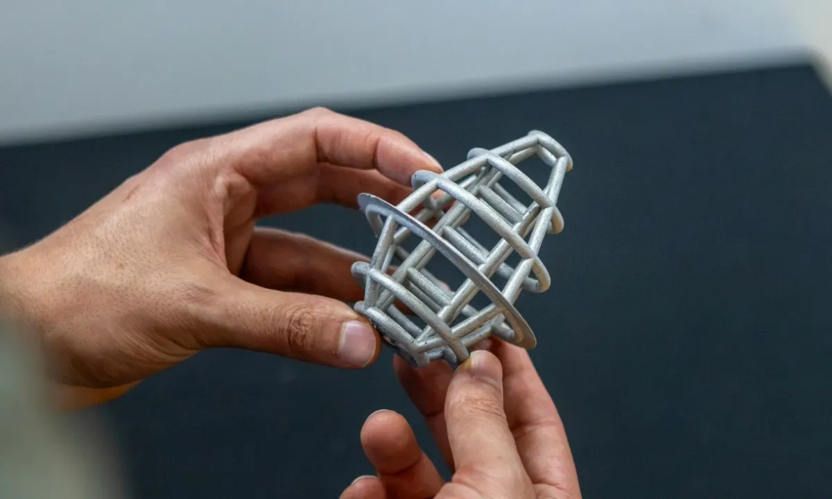 Прототипът на 3D отпечатана шамандура, използван в тестовете