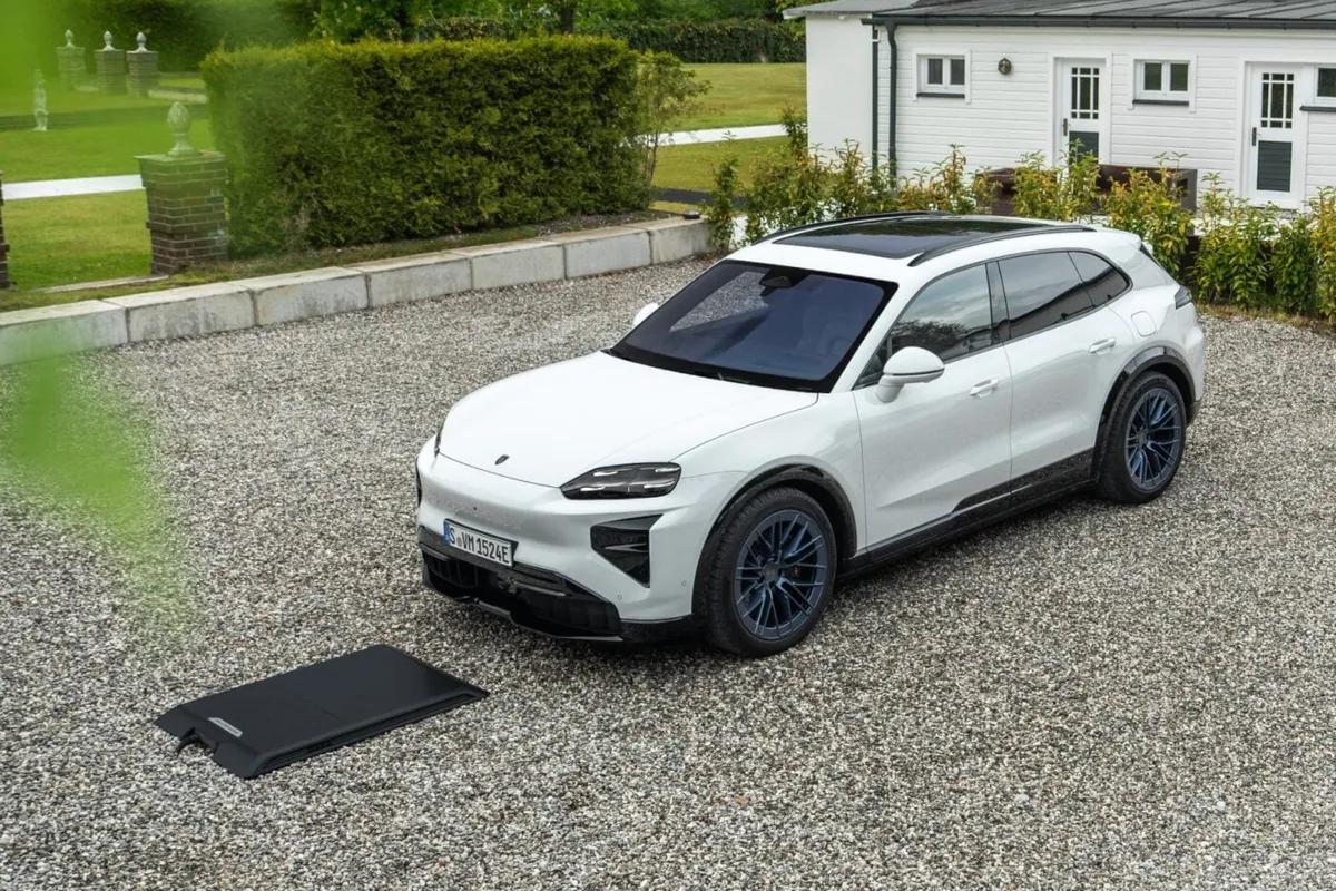 Cayenne Electric над подовата плоча за индуктивно зареждане