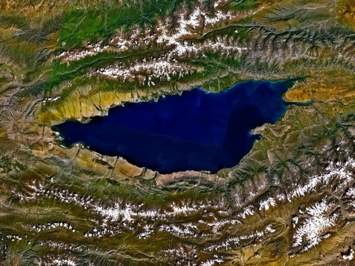 Сателитна снимка на езерото Исък Кул в Киргизстан