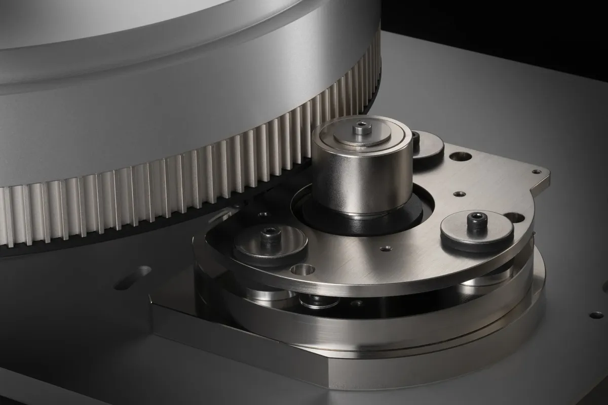 Esoteric T-01 с безконтактната система MagneDrive