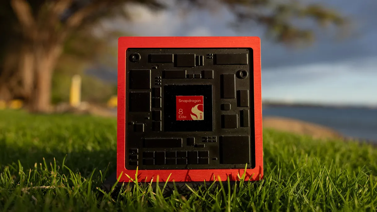 Чипът Snapdragon 8 Elite Gen 5 в макет