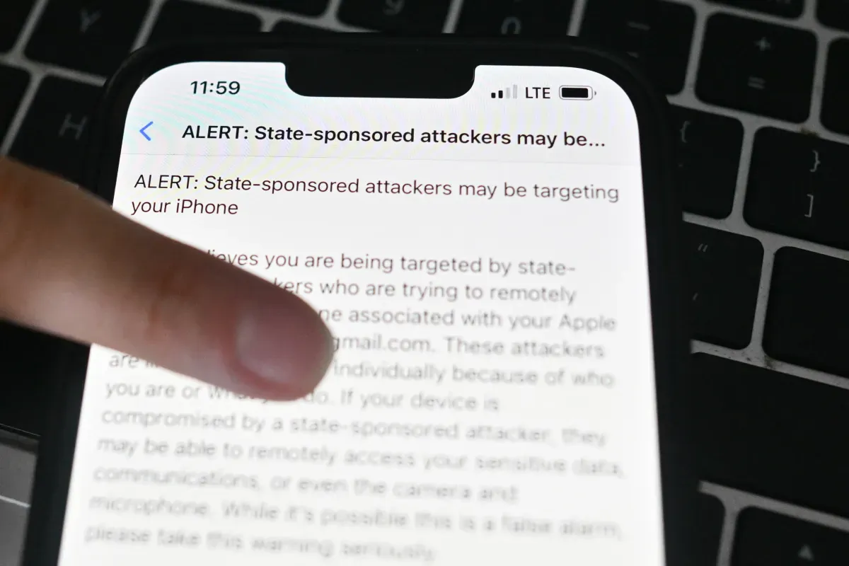 Рекорден брой сигнали за шпионски софтуер от Apple