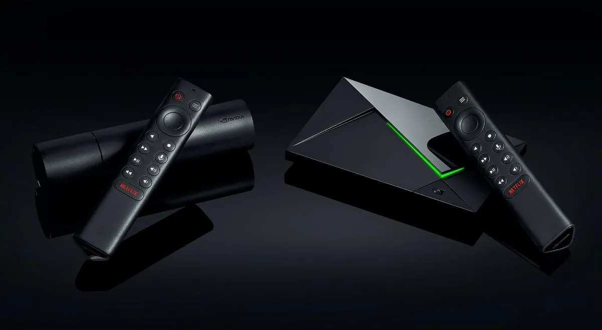 NVIDIA Shield TV Pro от 2019 г. заедно с дистанционното