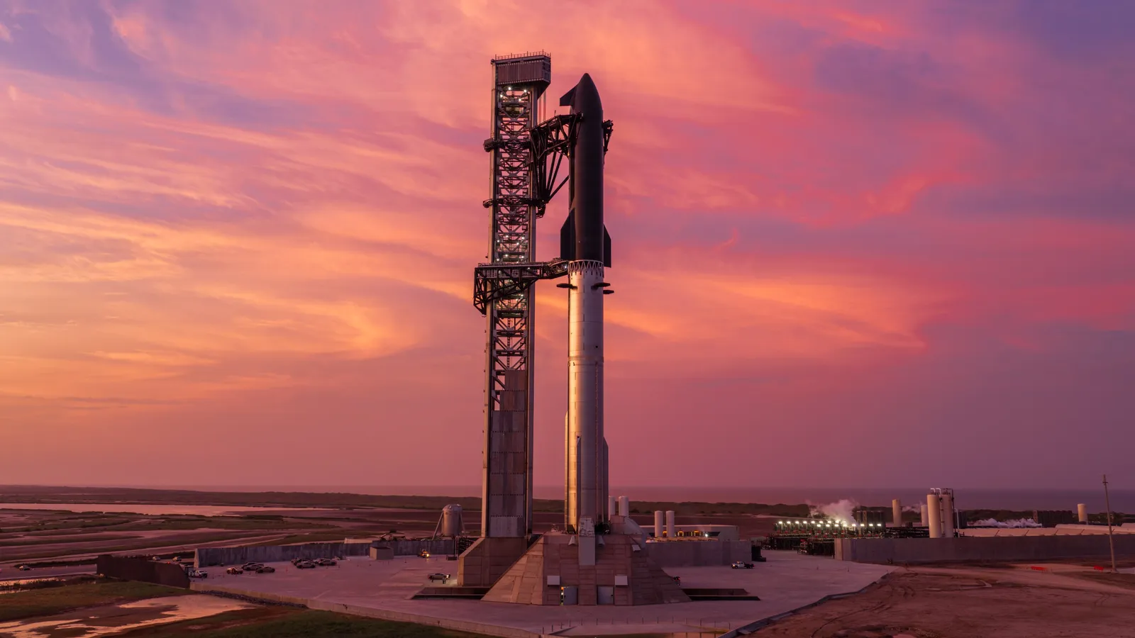 SpaceX изтегли Starship след 24 дни в океана