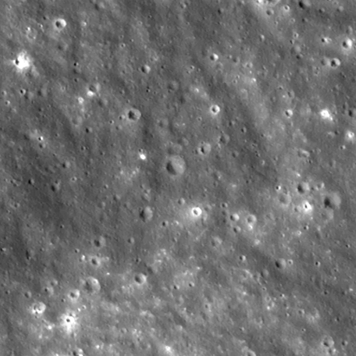 Кратерът от горната степен на Falcon 9, заснет от LRO