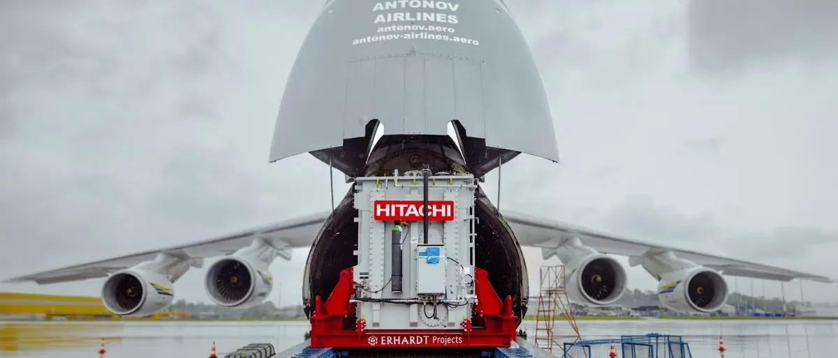 Antonov An-124 излита от Полша с два силови трансформатора