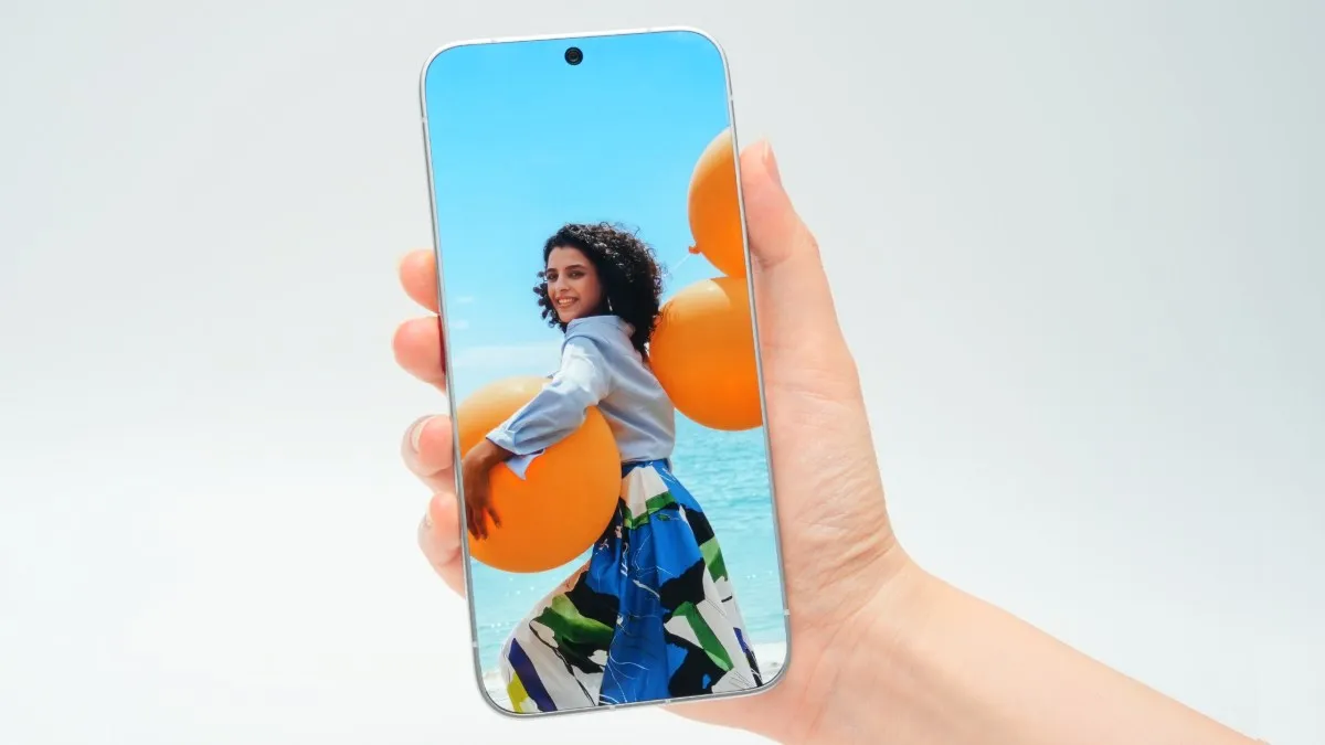 Концептуалният смартфон на Tecno с рамки 0 мм около екрана