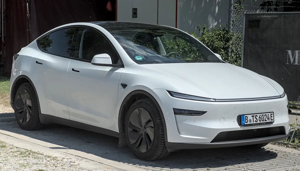 Tesla Model Y — клиентските коли ще влизат във флота Robotaxi, няма да станат лични роботакси
