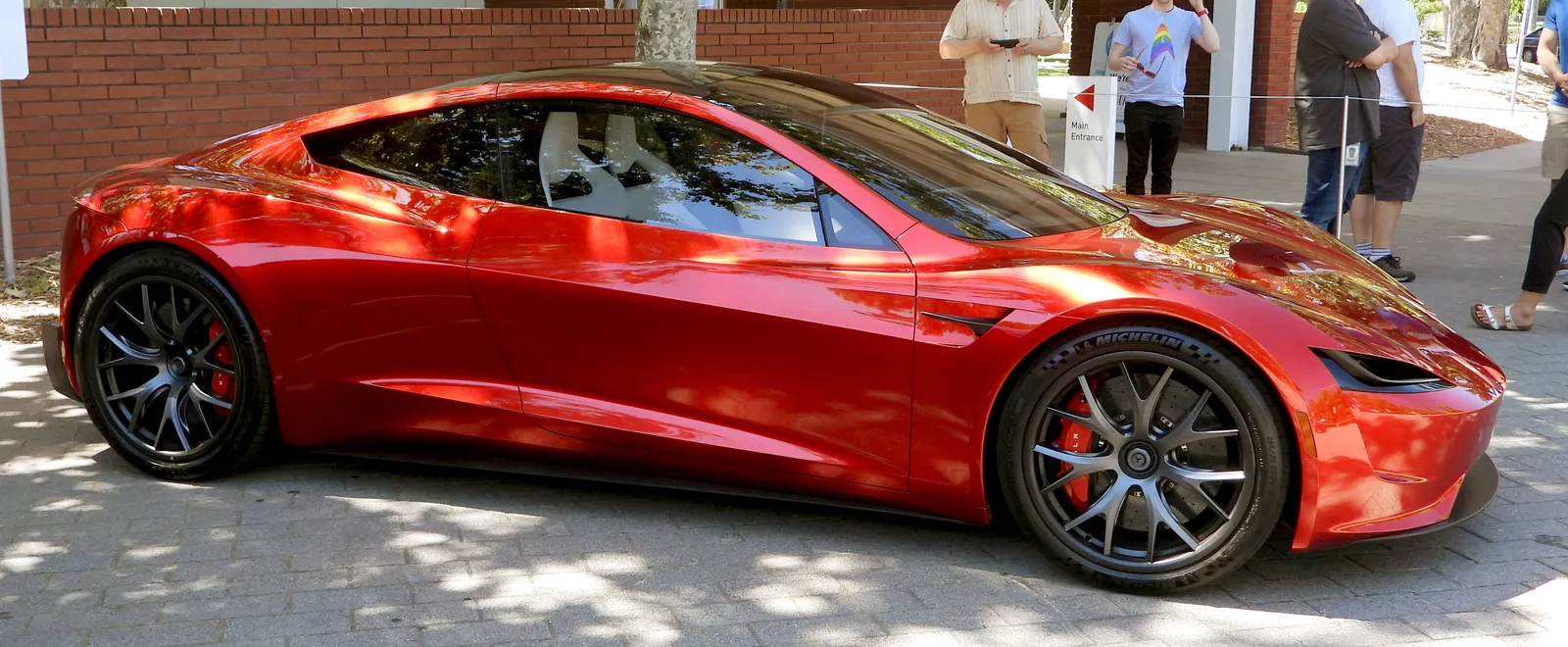 Tesla показва Roadster второ поколение на 1 октомври