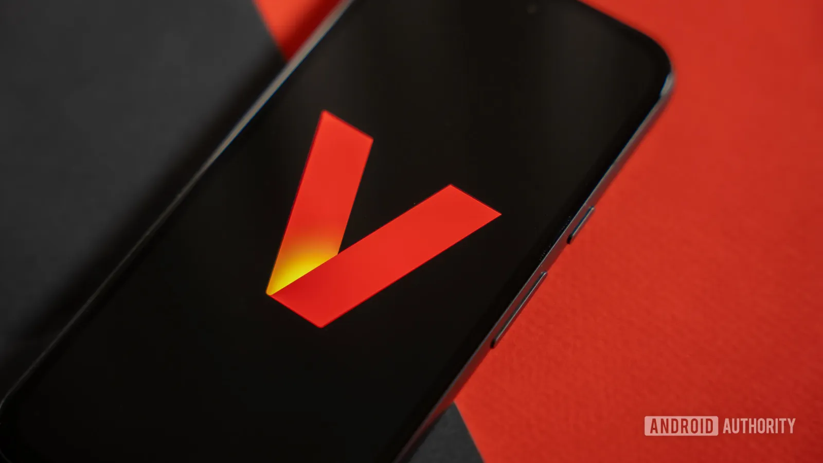 Вандали прерязаха оптика и свалиха Verizon в Калифорния