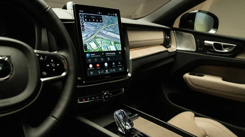 Салонът на новия XC60 с вертикален дисплей от 11,2 инча