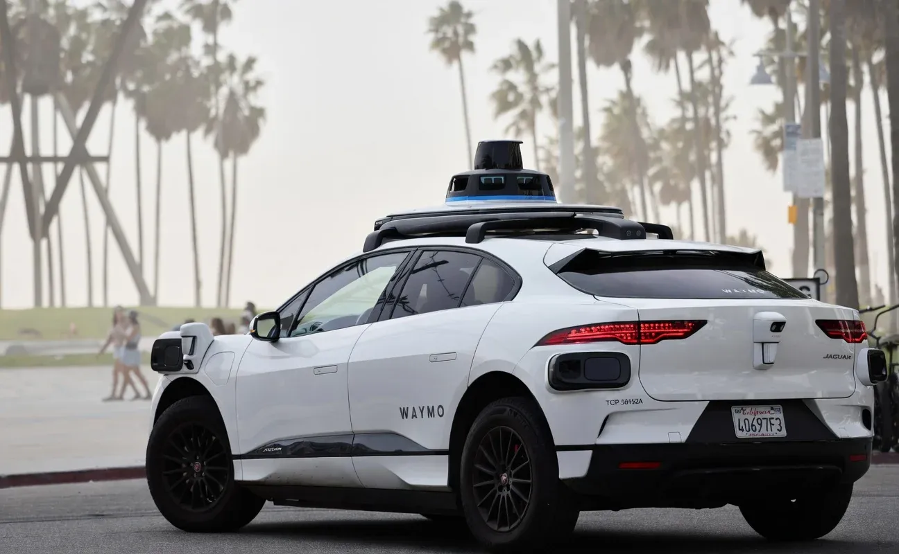 Waymo прави свой чип и намалява дела на Nvidia