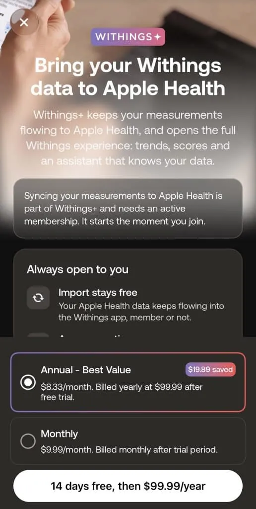 Умен кантар на Withings и екрани от приложението с абонаментните функции