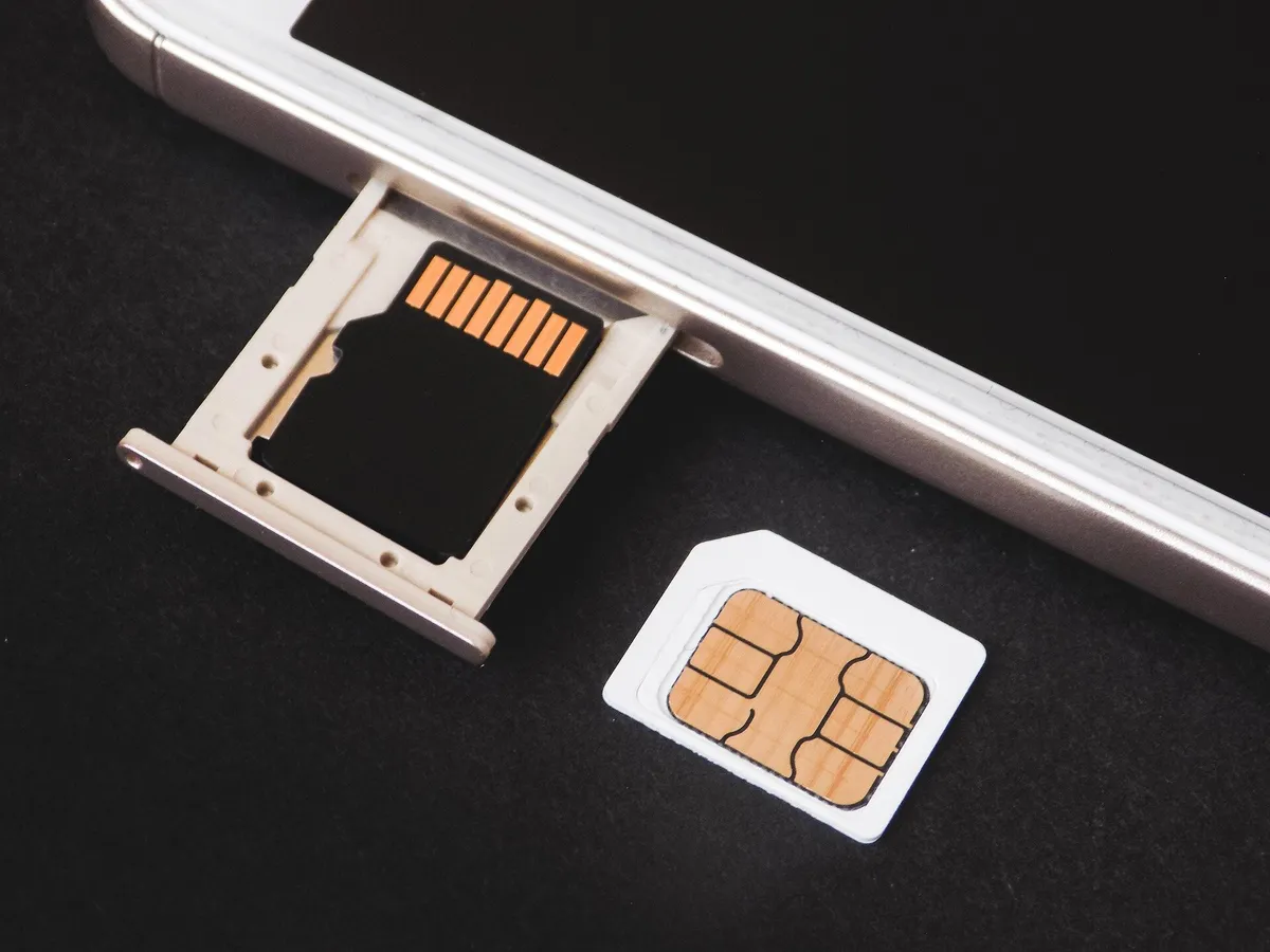 Злонамерени SIM карти свалят връзката от 5G до 2G
